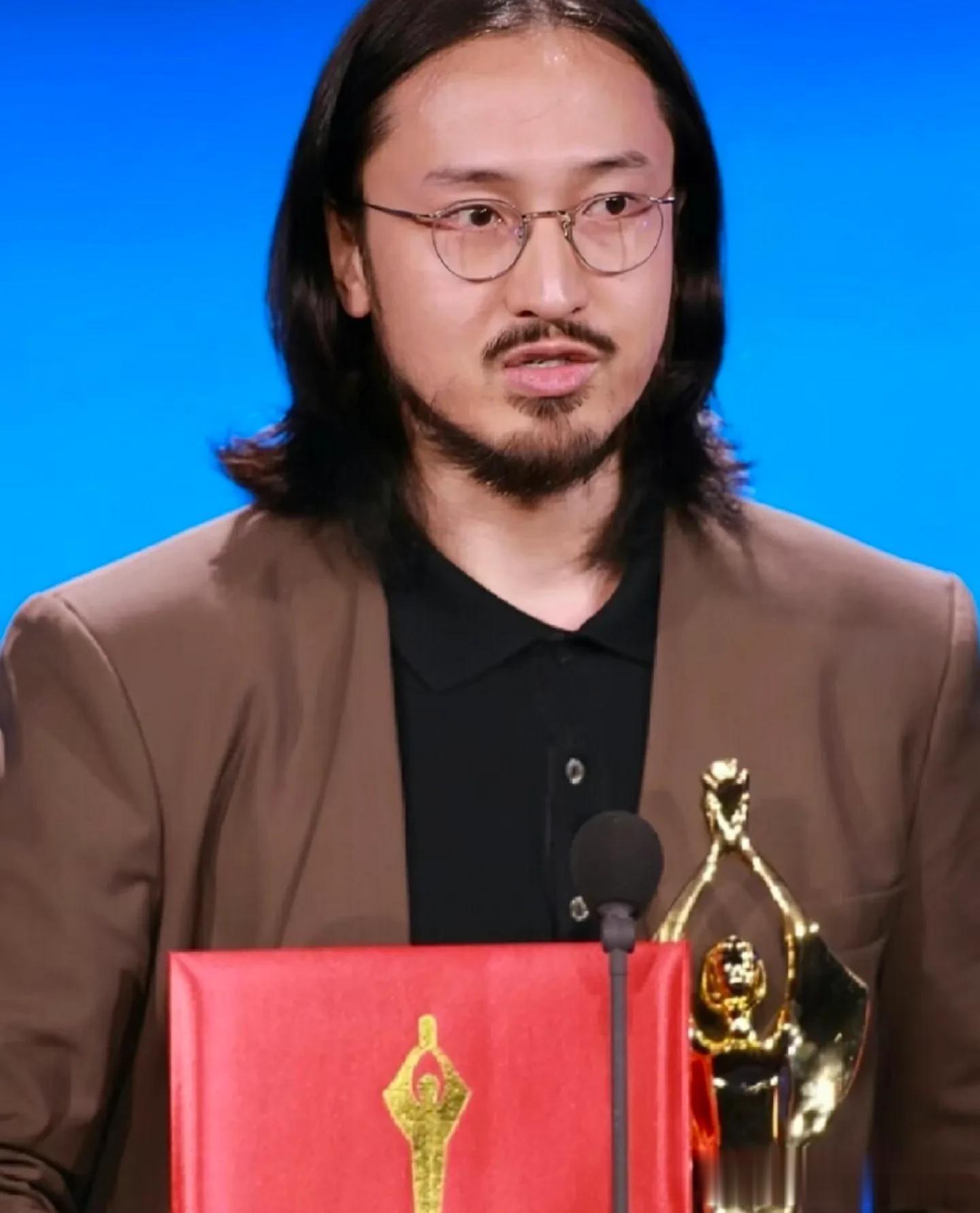 王家卫录音听完了,只能说受害人名单越来越长,唐嫣都不算冤的!