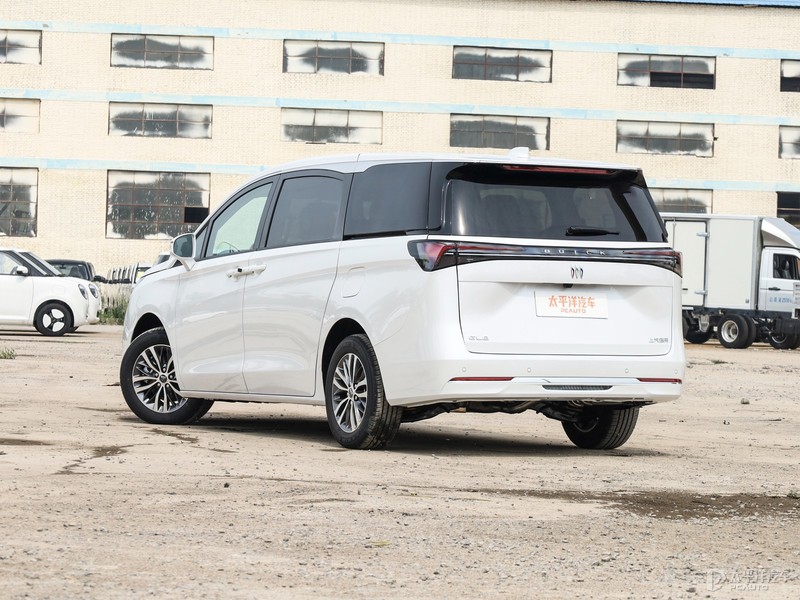 售24.99万元 别克GL8陆上公务舱智享版上市 配置提升/2.0T+9AT