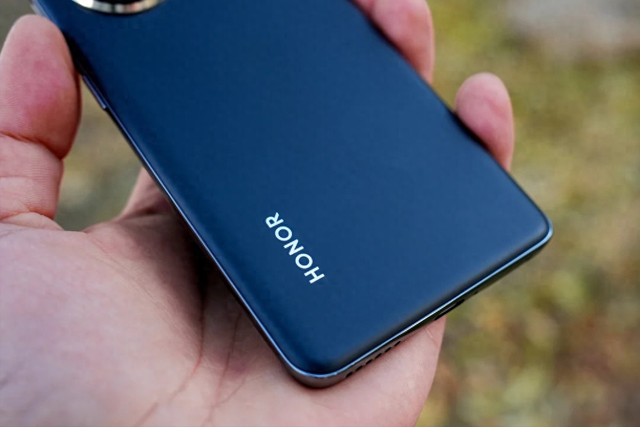 荣耀旗舰继续降价!3840HZ+百倍变焦+卫星通信,512GB跌至3189元