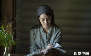 男友骗我三万块后分手失踪，却在我中两个亿的第二天给我打电话：宝贝，明晚我们约个酒店庆祝你中奖！