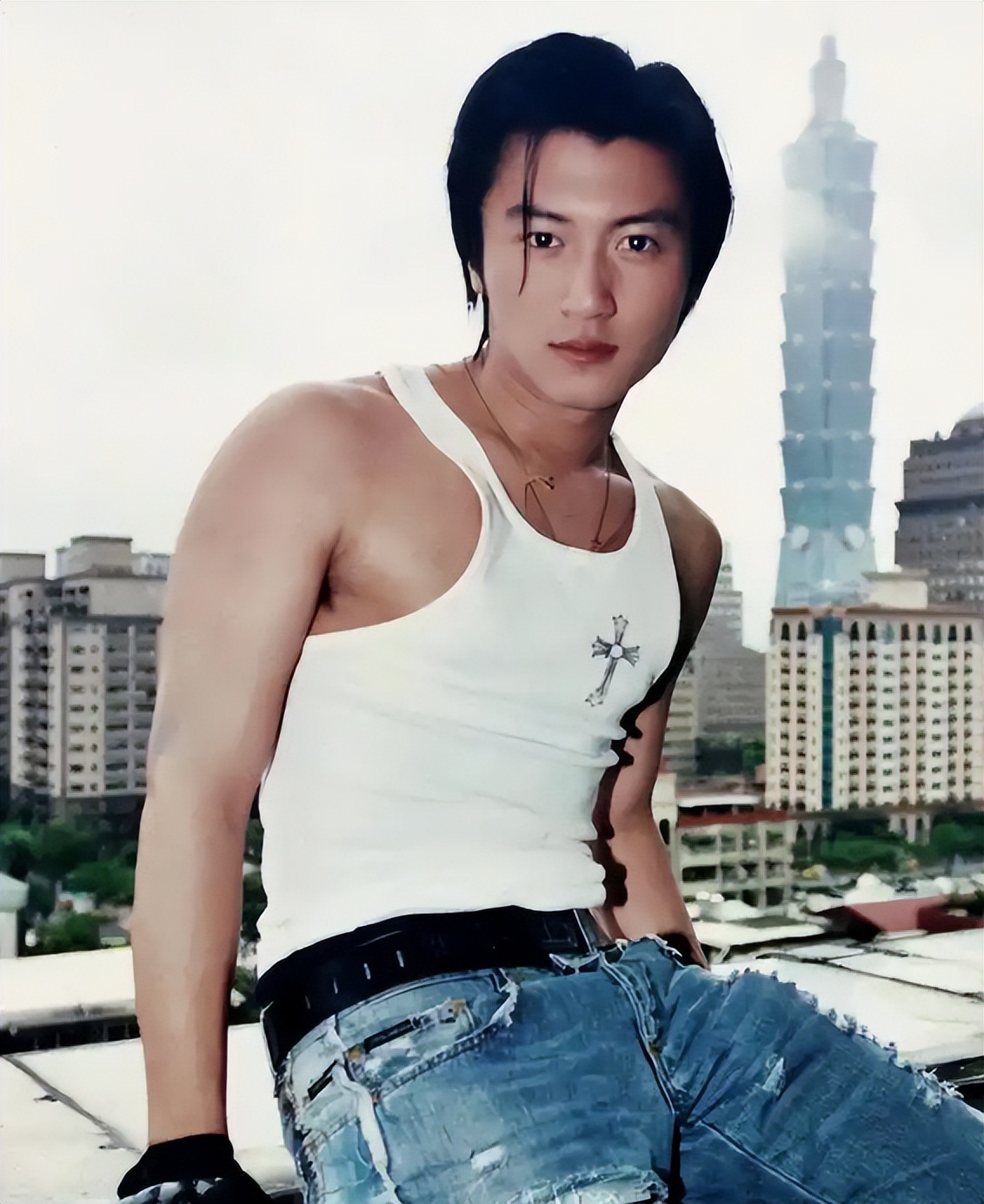 王菲也没想到，谢霆锋会因《镖人》吴京的一个举动，落得口碑暴跌