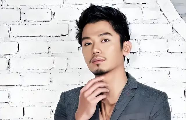 演了一辈子日本人没火,搭档佟丽娅没红,如今靠着雷佳音终于红了