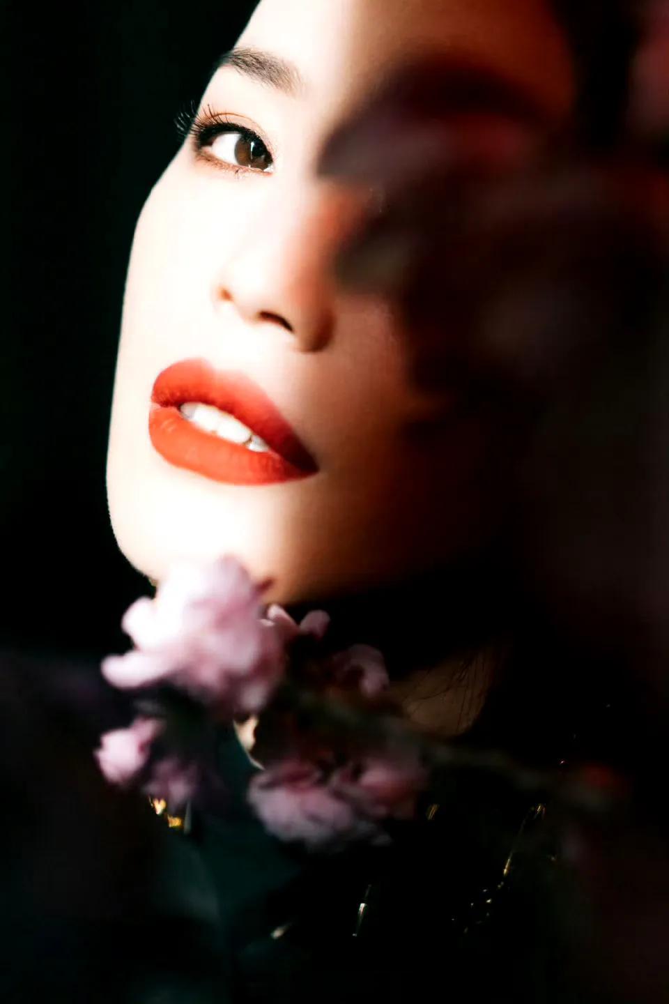 舒淇暗夜红唇黑纱长裙 ???