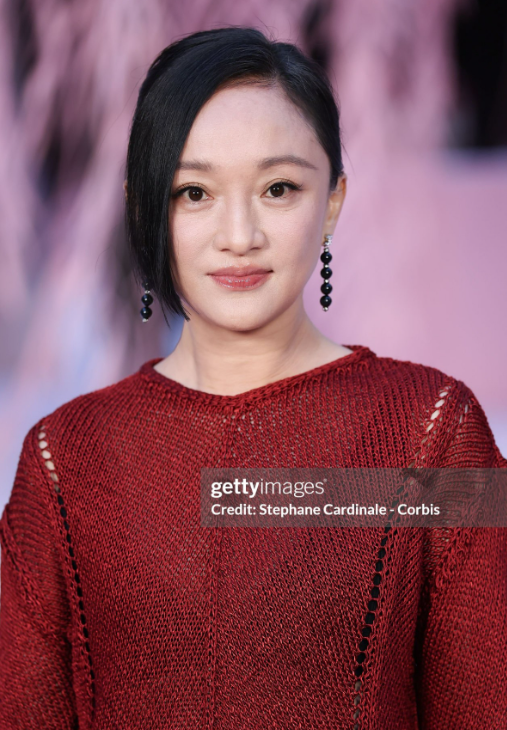 巴黎这一夜，蔡依林逆生长美绝了，周也扛住镜头，却被周迅惊艳！