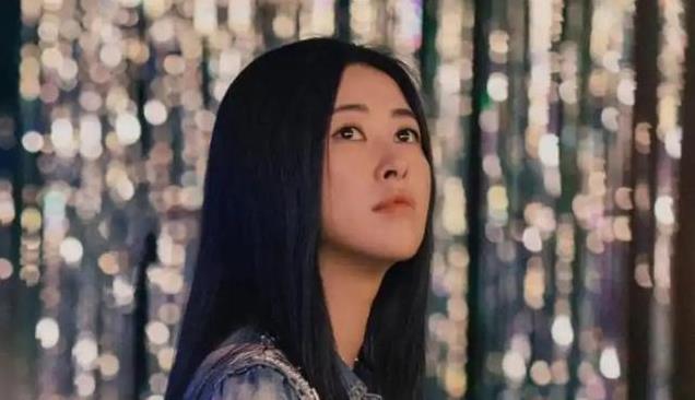 身材干瘪就不要演舞女了!让40岁朱珠告诉你,什么叫“真舞女”