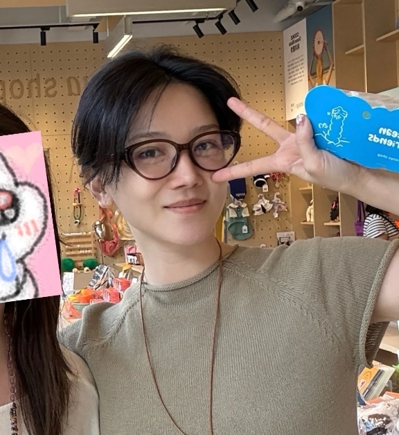 整骨十次的陈小纭疑似再动脸，阿那亚被偶遇，卧蚕怪异憔悴如大妈