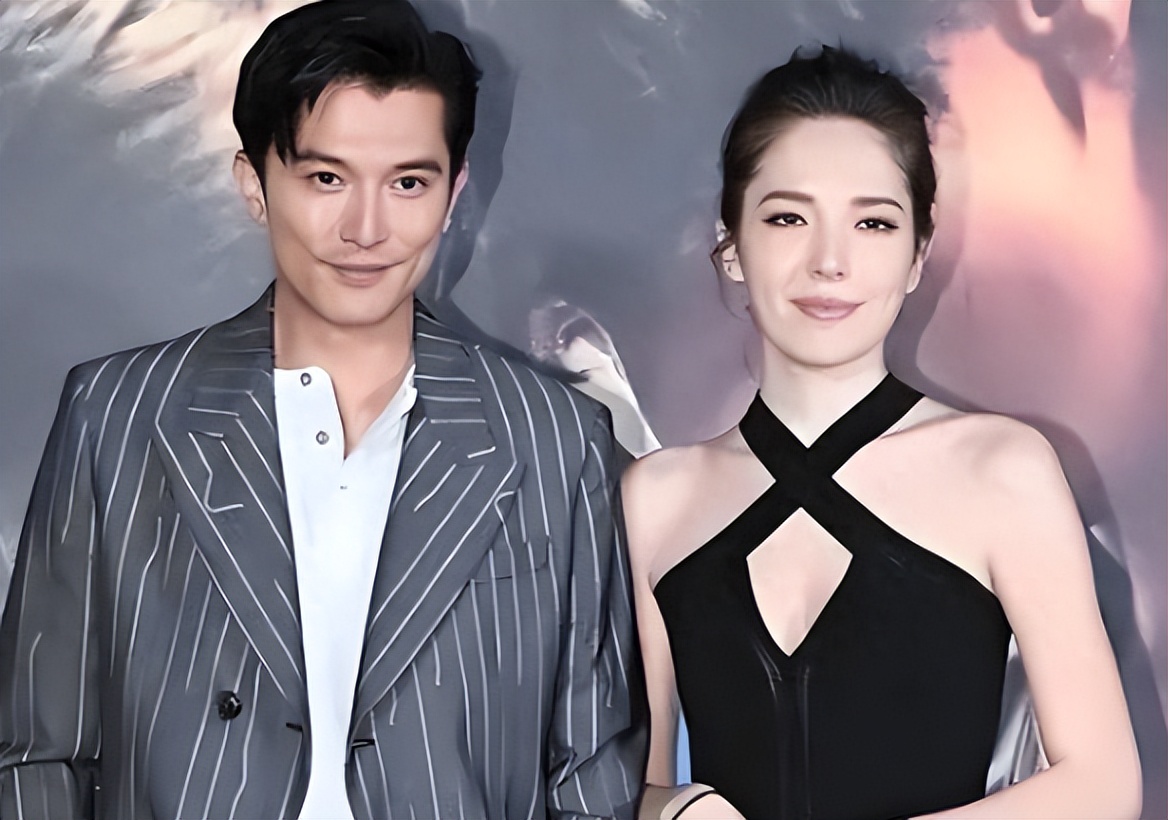 李靓蕾现身好友婚礼!四处搭讪大嘴吓人,深V开到腰抢尽新娘风头