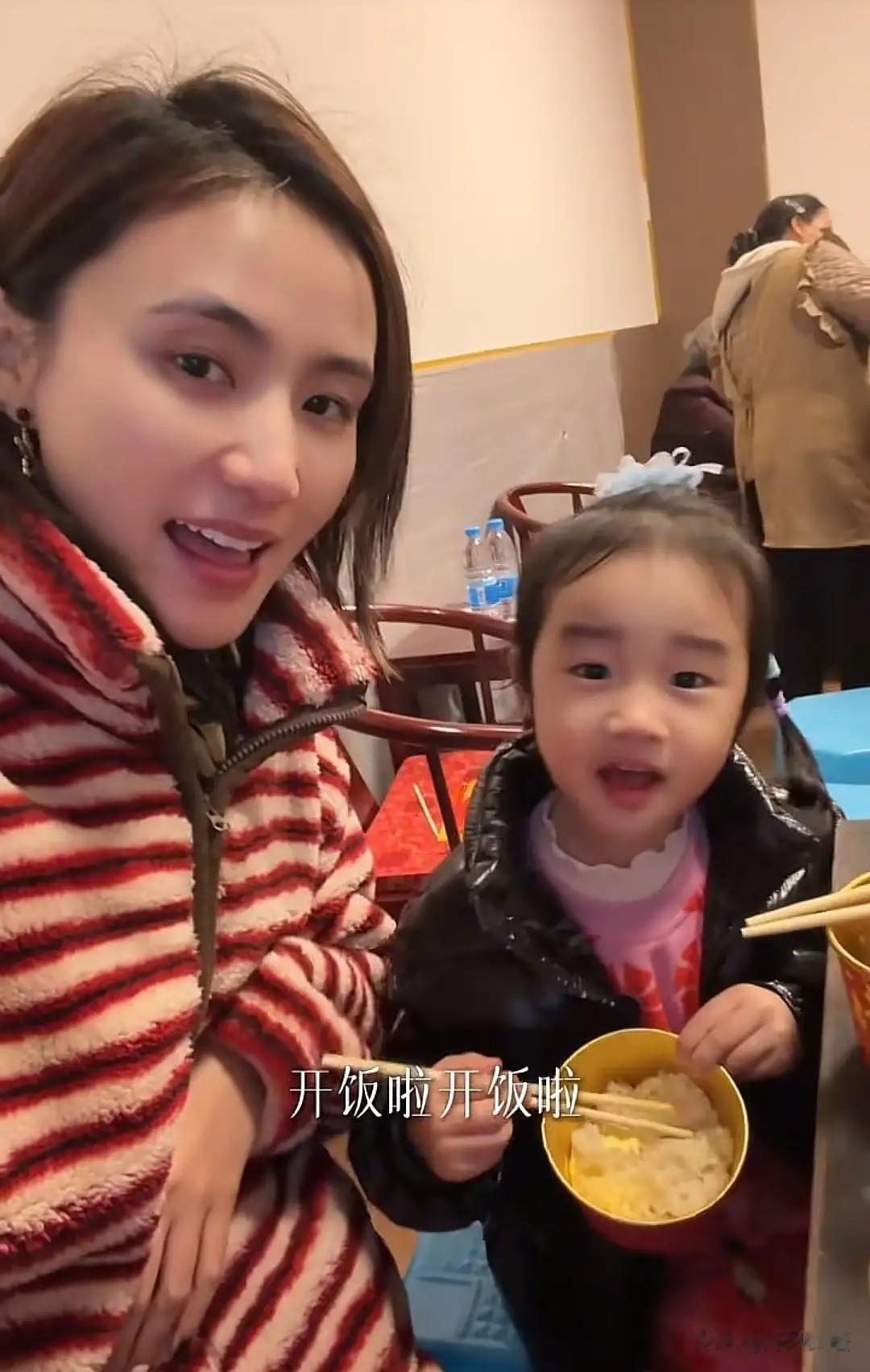 海哈金喜回川过年，山上别墅院子大到能跑步，这才是真底气