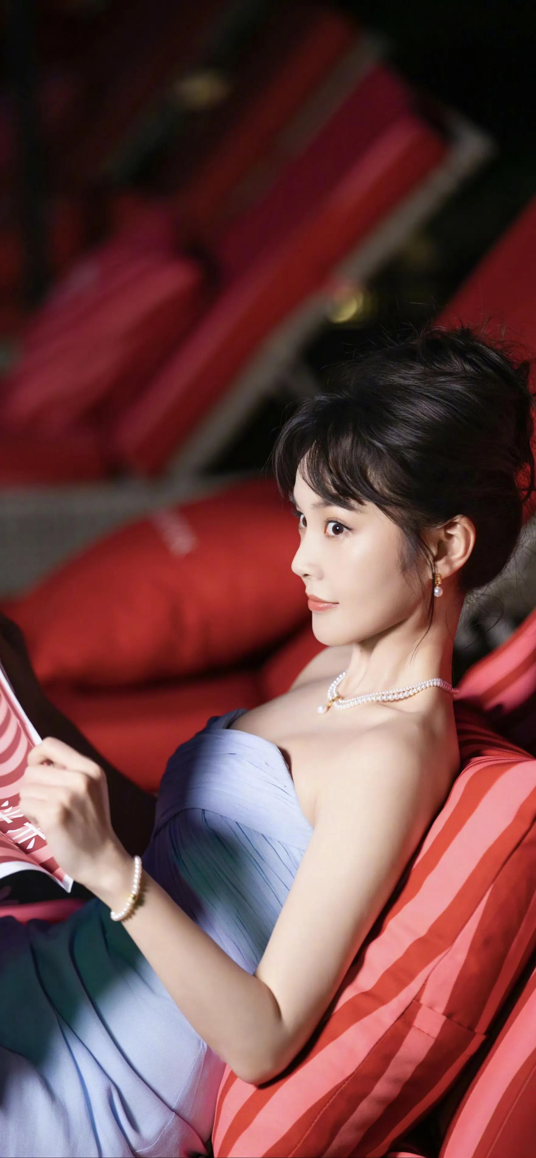 张佳宁海边蓝裙壁纸