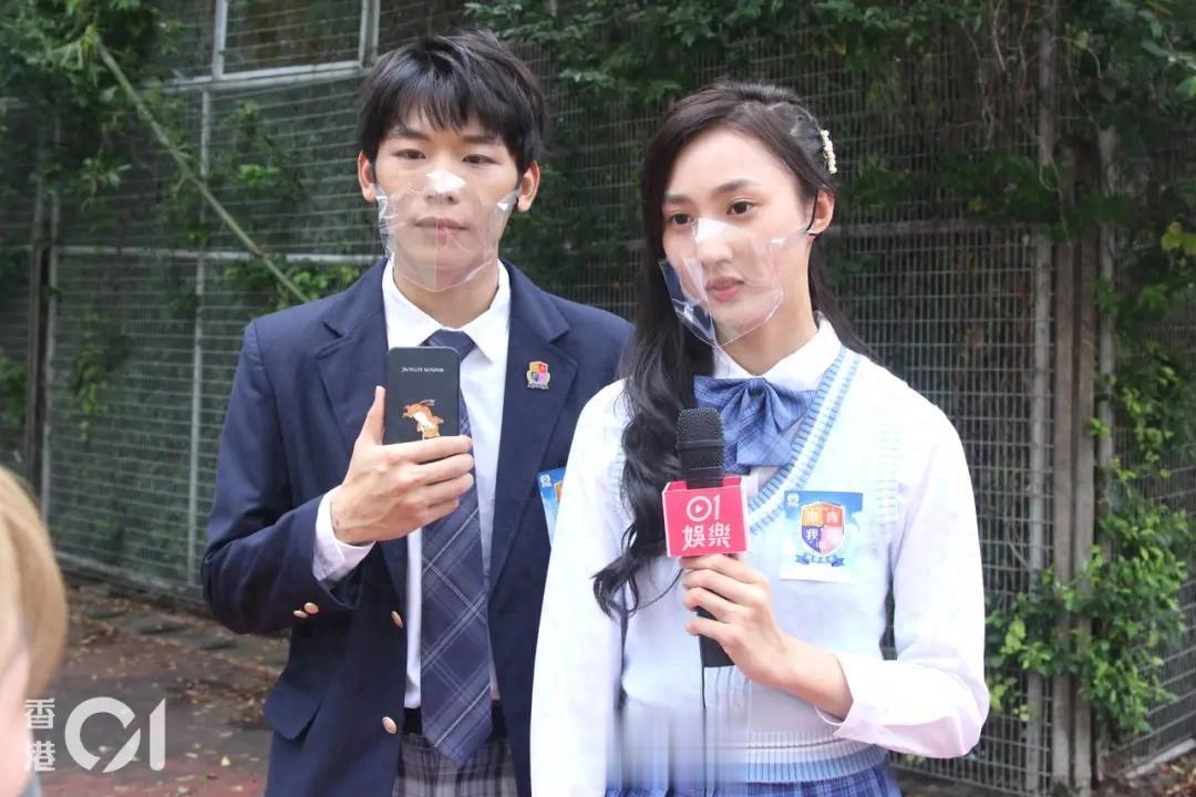 TVB人气小花与男友甜蜜亲吻照疑似曝光,被网友吐槽扮单身