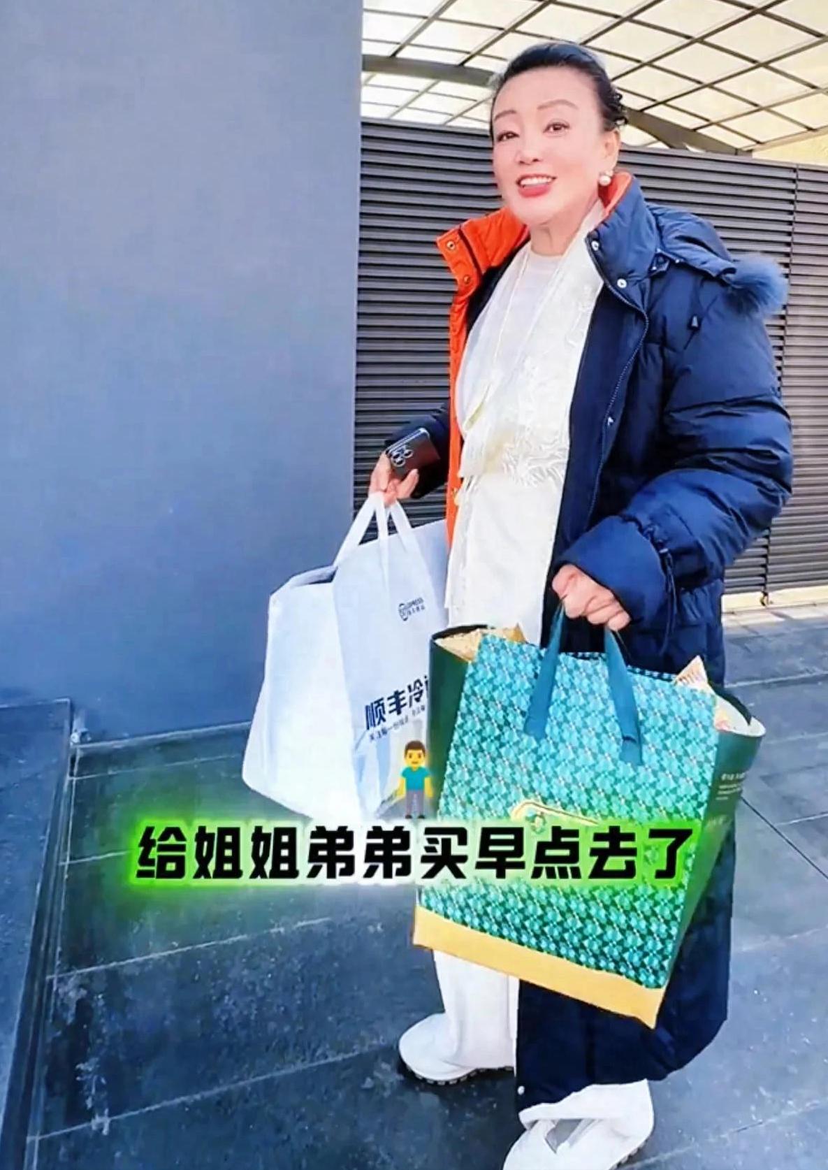 大S一对子女回北京过年！张兰全程陪伴，小箖儿露正脸太像汪小菲