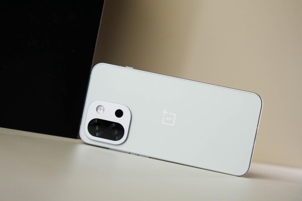 一加亮出“底牌”,6260mAh+骁龙8至尊版,国补价跌至2719元