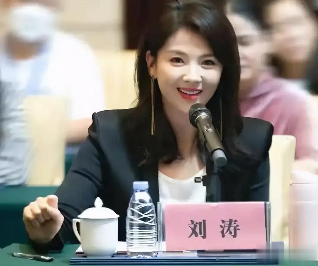 刘涛女儿近照曝光，17岁即将上大学，体态出众多才多艺却长得像爸