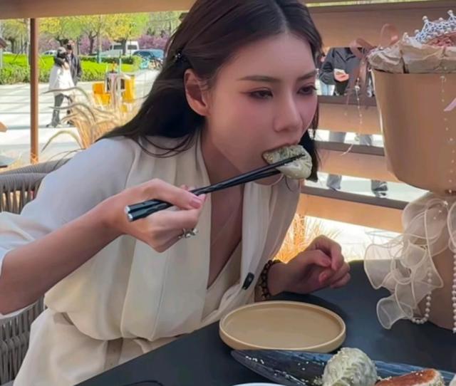 马筱梅亮相麻六纪剪彩活动，评论区称不会曝光孩子，网友却不买账