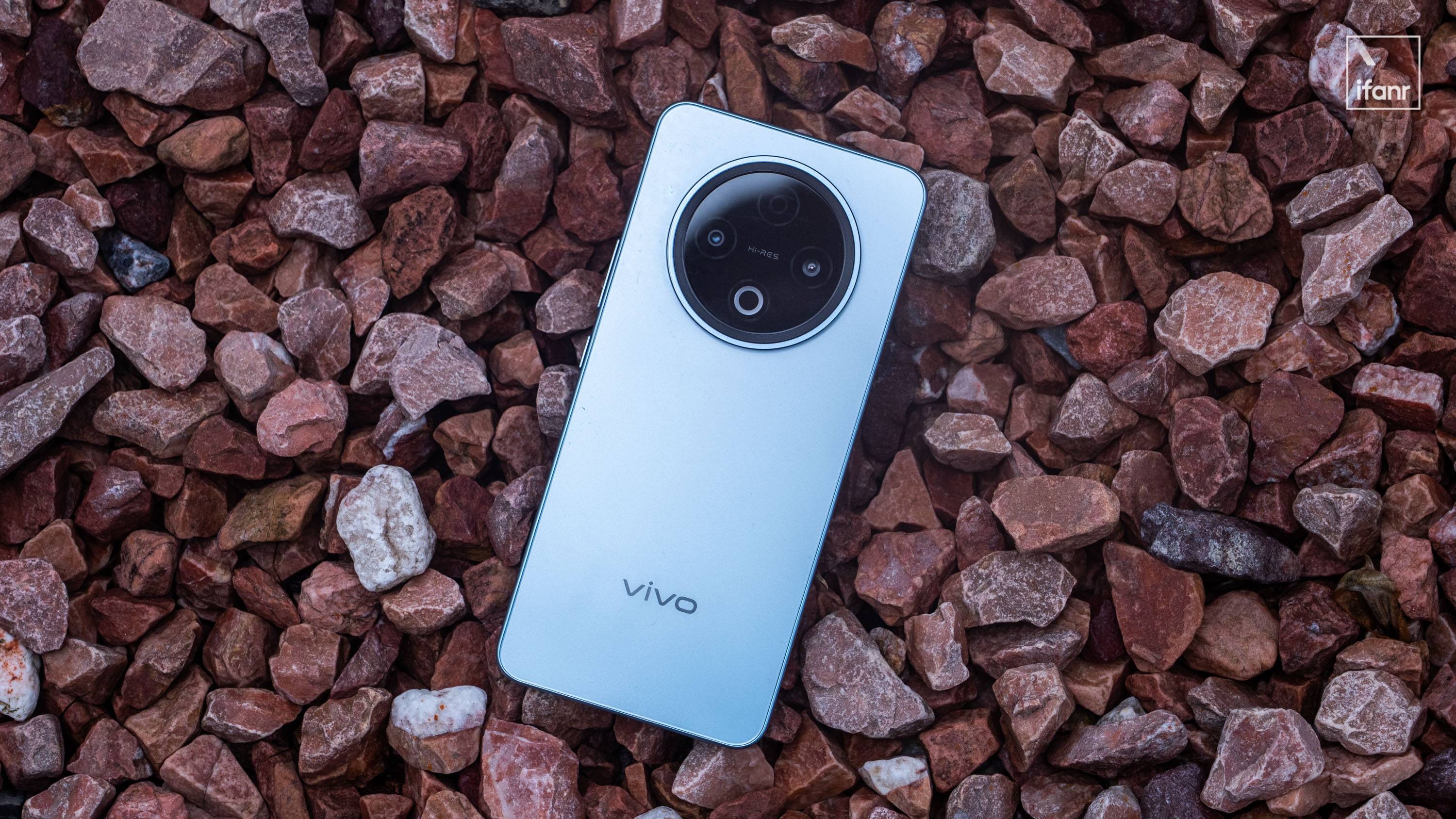 金標充電寶，帶手機功能 | vivo Y500 上手體驗