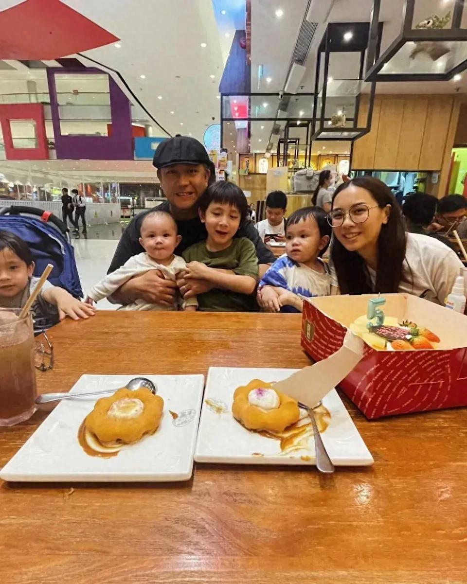 香港艺人内地登台被质疑戴假发,网友赞他努力挣钱:让他养一下孩子