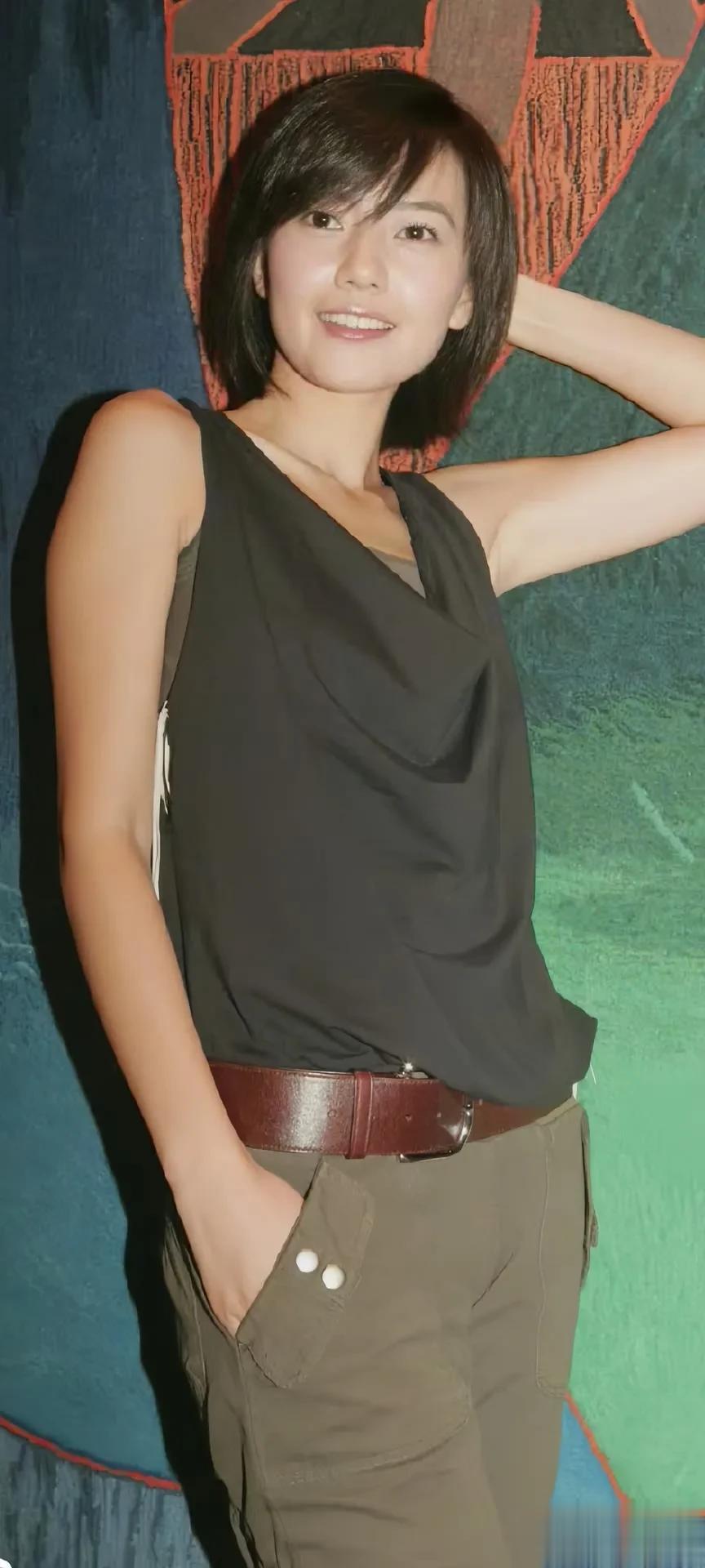 高圆圆早期脸部高清脸图,清新灵动,笑容温婉明媚!