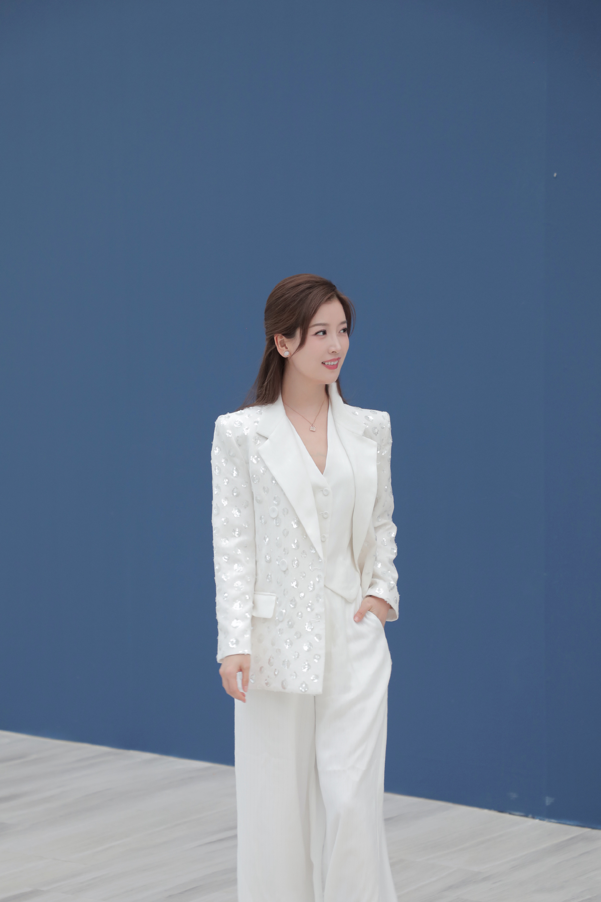 凤凰卫视主持人,朱梓橦的美腿美脚