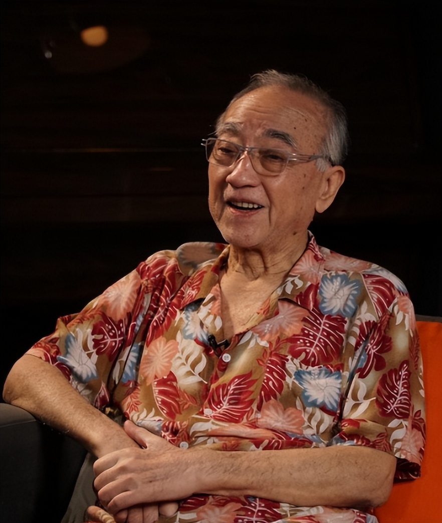 84岁老戏骨独居香港，靠圈内好友接济生活，儿女定居国外很少联系