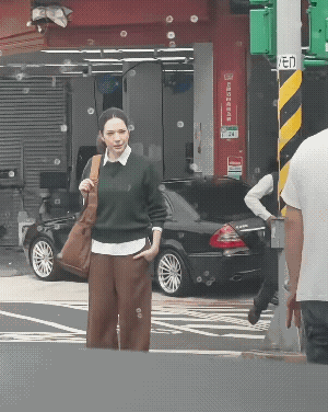 台北偶遇许玮甯复工拍摄，她产后才2个月，胖了不少但脸还是很美