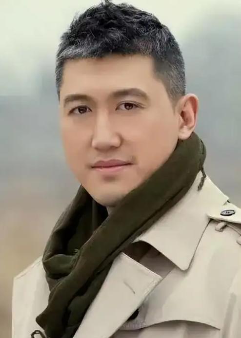 从吃垮烧烤摊到《狂飙》翻红：52岁赵龙豪的江湖沉浮录