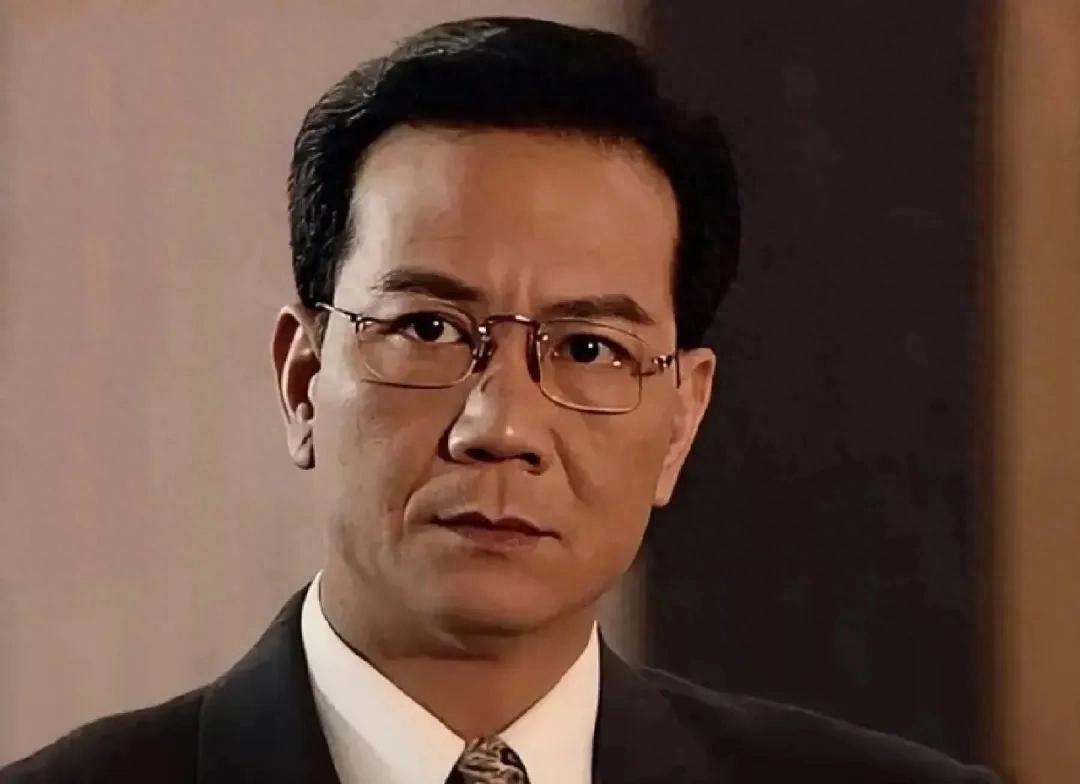 75岁TVB男星拄拐杖传身体出事？本尊亲回应，曾有婚外情背叛前妻