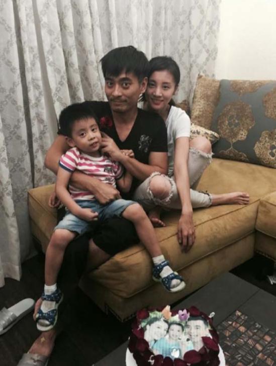 章龄之做梦也没想到,辛苦养大的12岁儿子,如今开始给陈龙长脸了