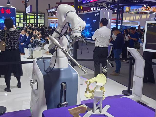 直擊北京科博會：“天工2.0”即將發布，機器人化身“老中醫”現場理療
