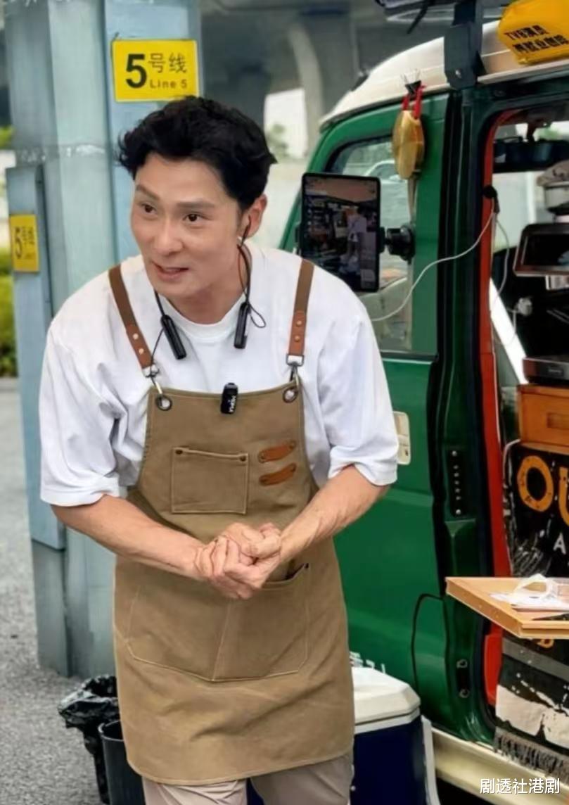 努力!TVB男星因内地街头卖咖啡而走红,称只身北上创业背后多心酸
