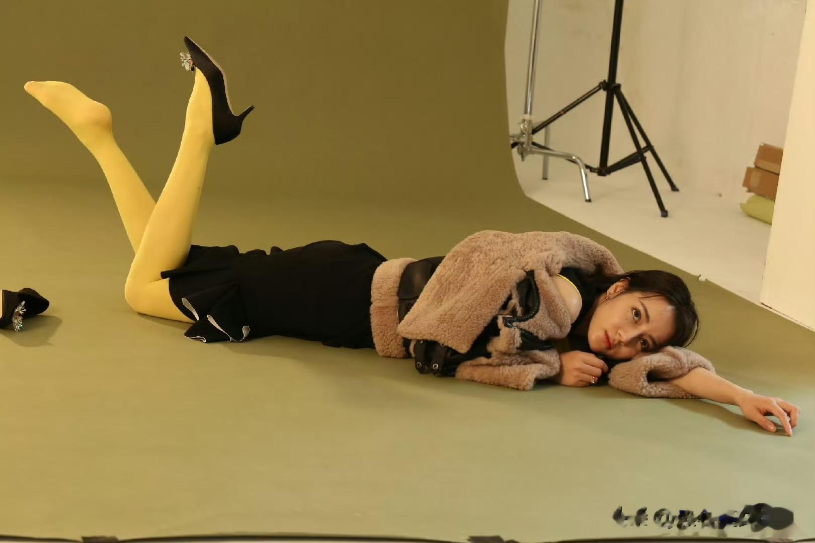 迪丽热巴写真精选，这时候的姐姐看起来很舒服。