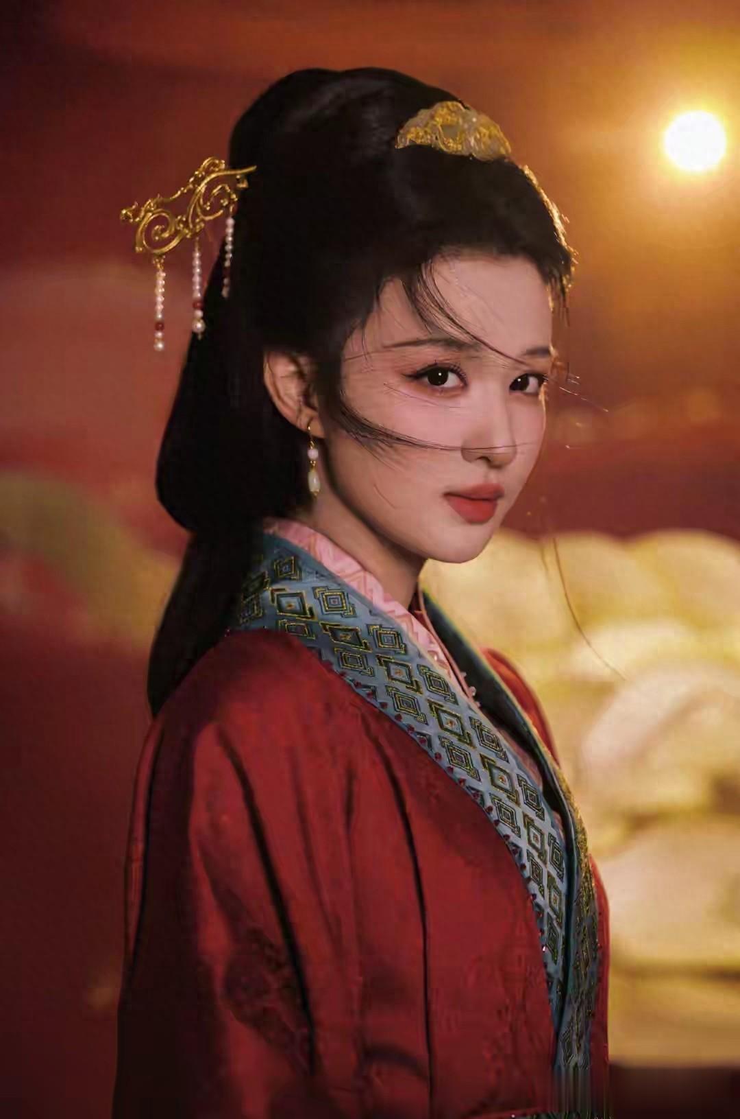 春晚镜头杀疯了！王楚然不到20秒惊艳全场，涨粉超65万