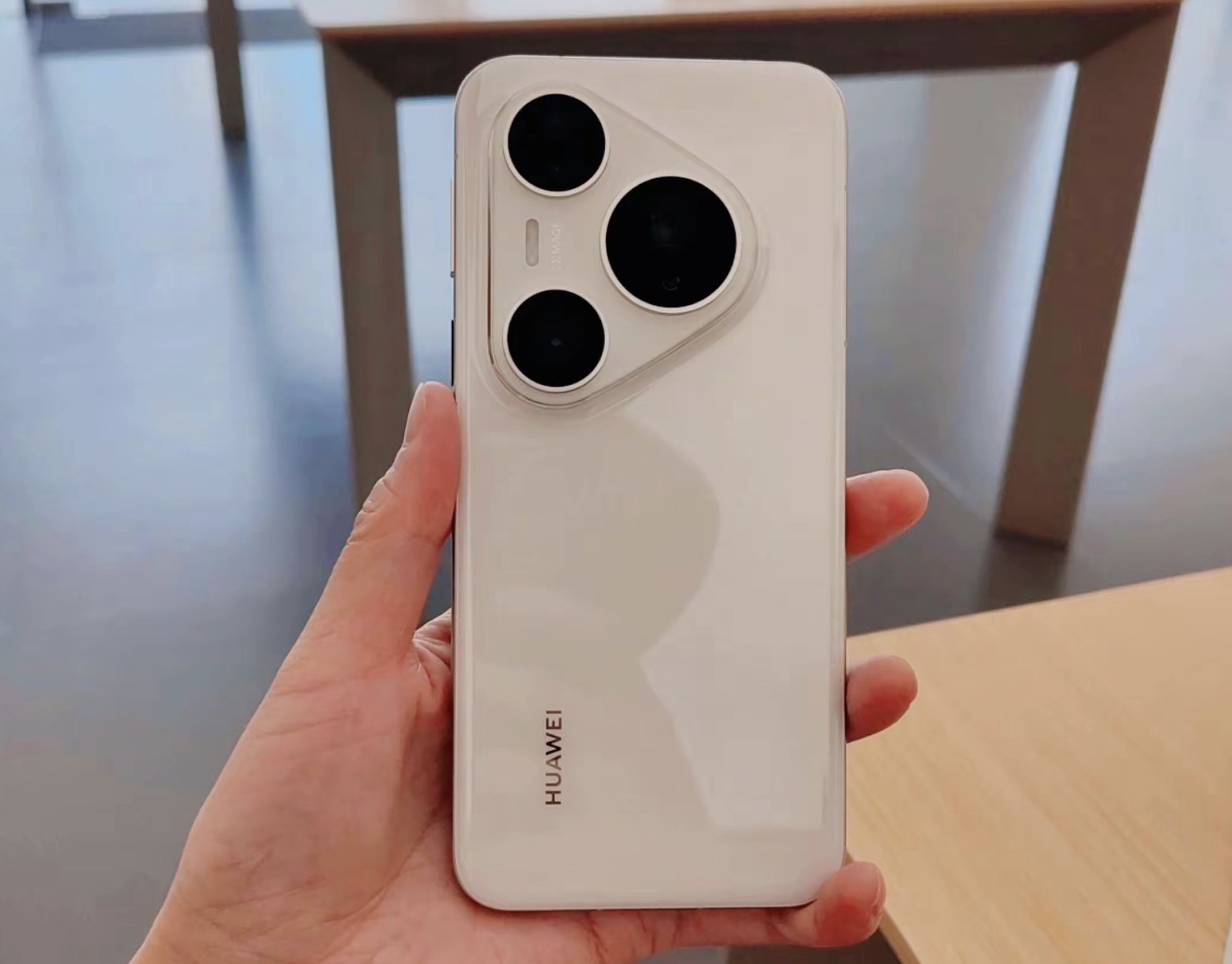 华为心软了?麒麟9020+512GB+1英寸主摄+卫星通信,售价一跌再跌