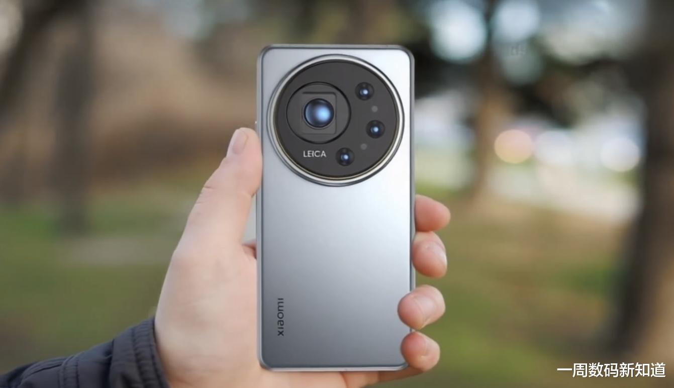 小米16Ultra强势来袭：沉浸式一体屏+12倍光变，机霸诞生