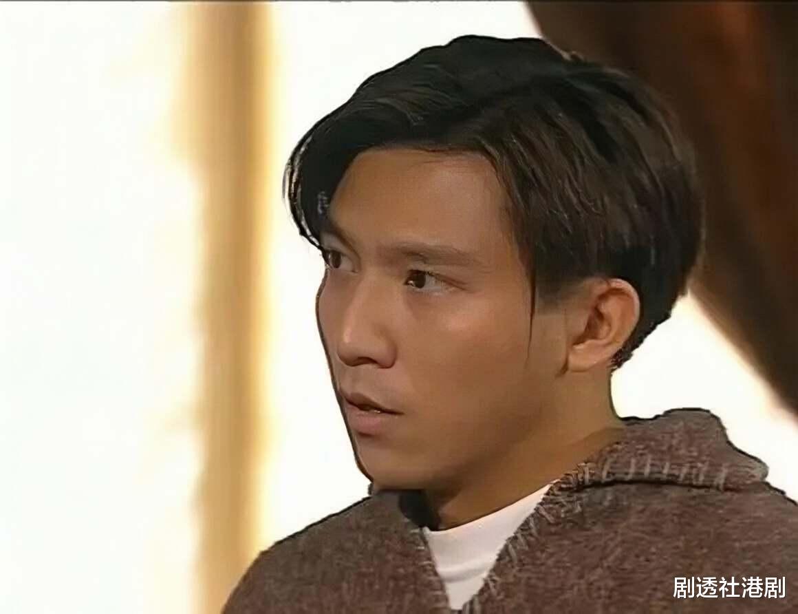 香港知名演员感情状况成谜，和同性好友传绯闻，因得罪高层遭TVB雪藏