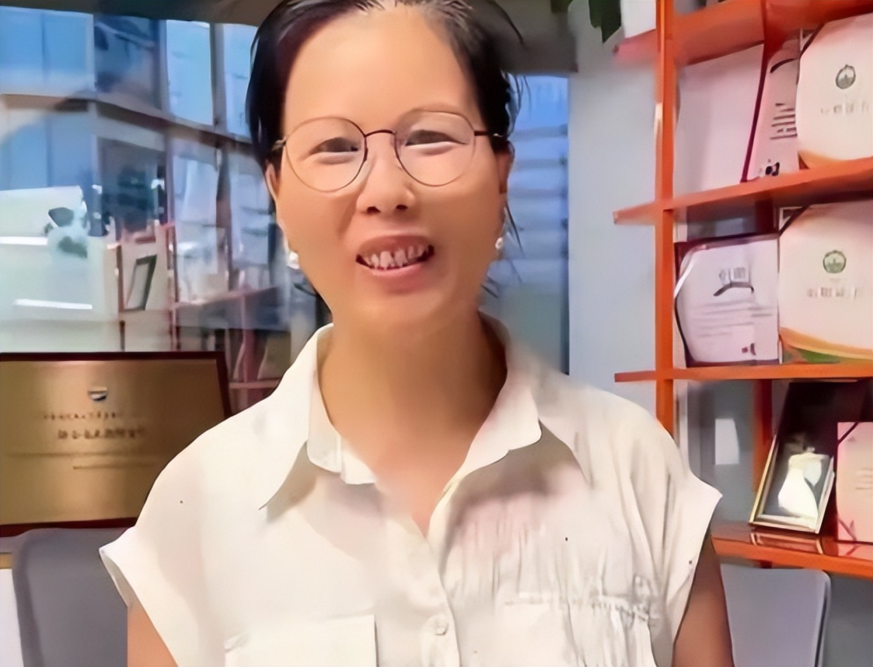 家庭大战再升级!S妈告张兰反遭保姆背刺,汪小菲这步棋走得太妙