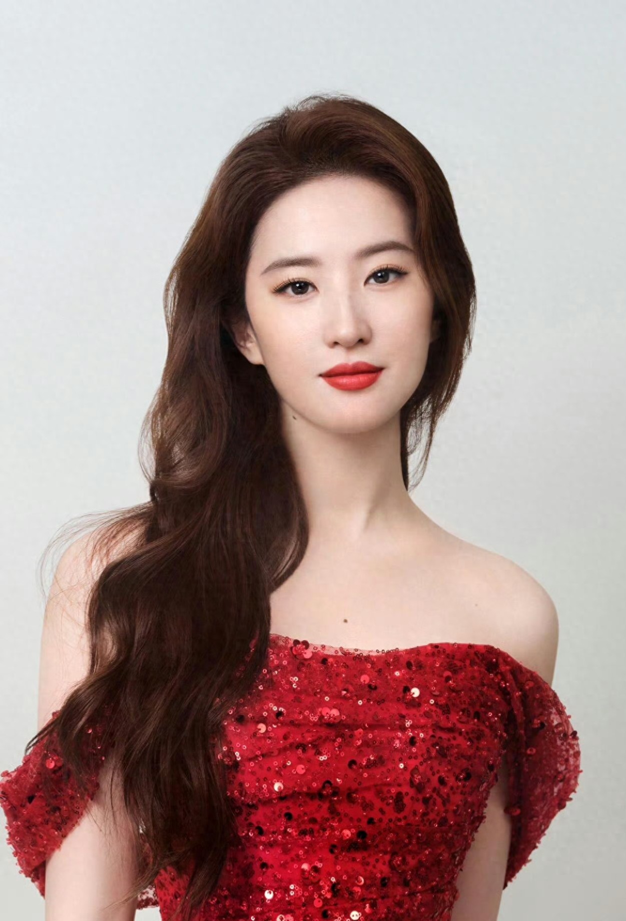 刘亦菲仙女下凡，红衣美到犯规！