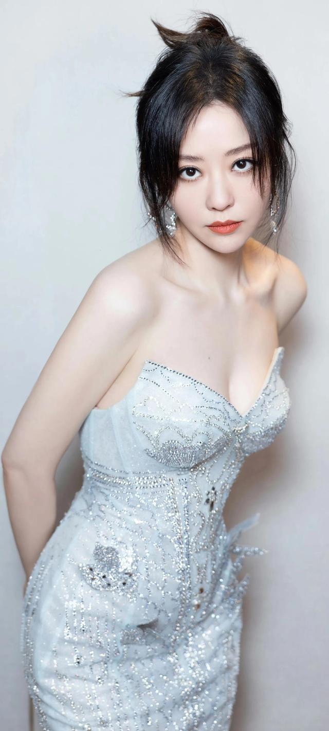 美女系列壁纸第5013期—张靓颖