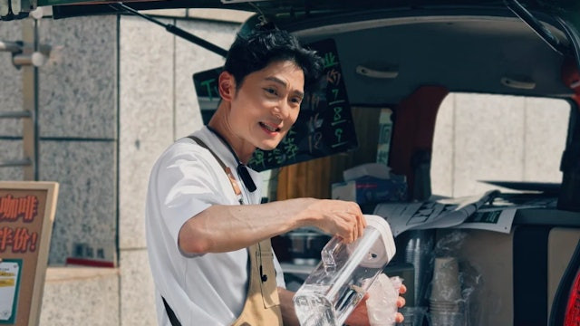 怕在公仔箱消失，TVB男星勤力揾钱多条腿走路，入行20年网友不熟