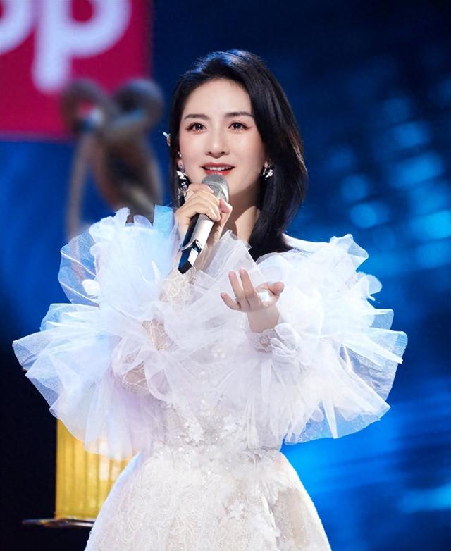 快本停播4年后,这回“装疯卖傻”的谢娜,还是令世界刮目相看了