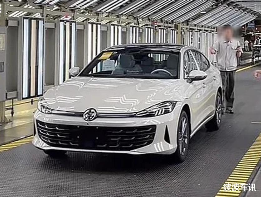 新款上汽大众凌渡L实车曝光,外观更凶悍了