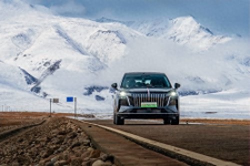 红旗HS6 PHEV以十大新标准，树立新能源全能标杆？