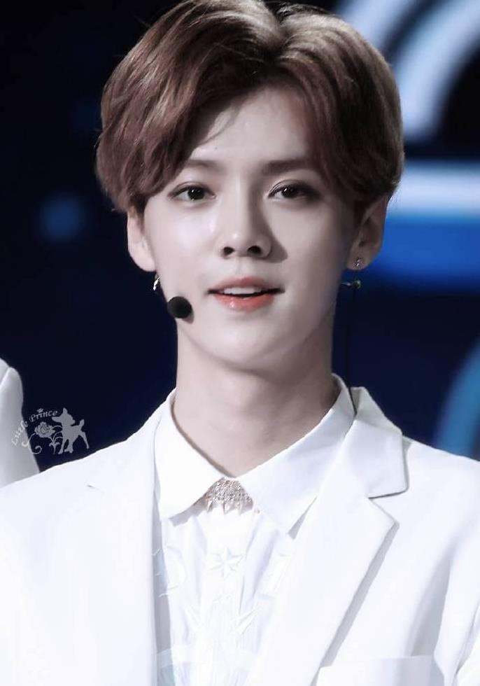 鹿晗,宣布了!退团决定并非突发。