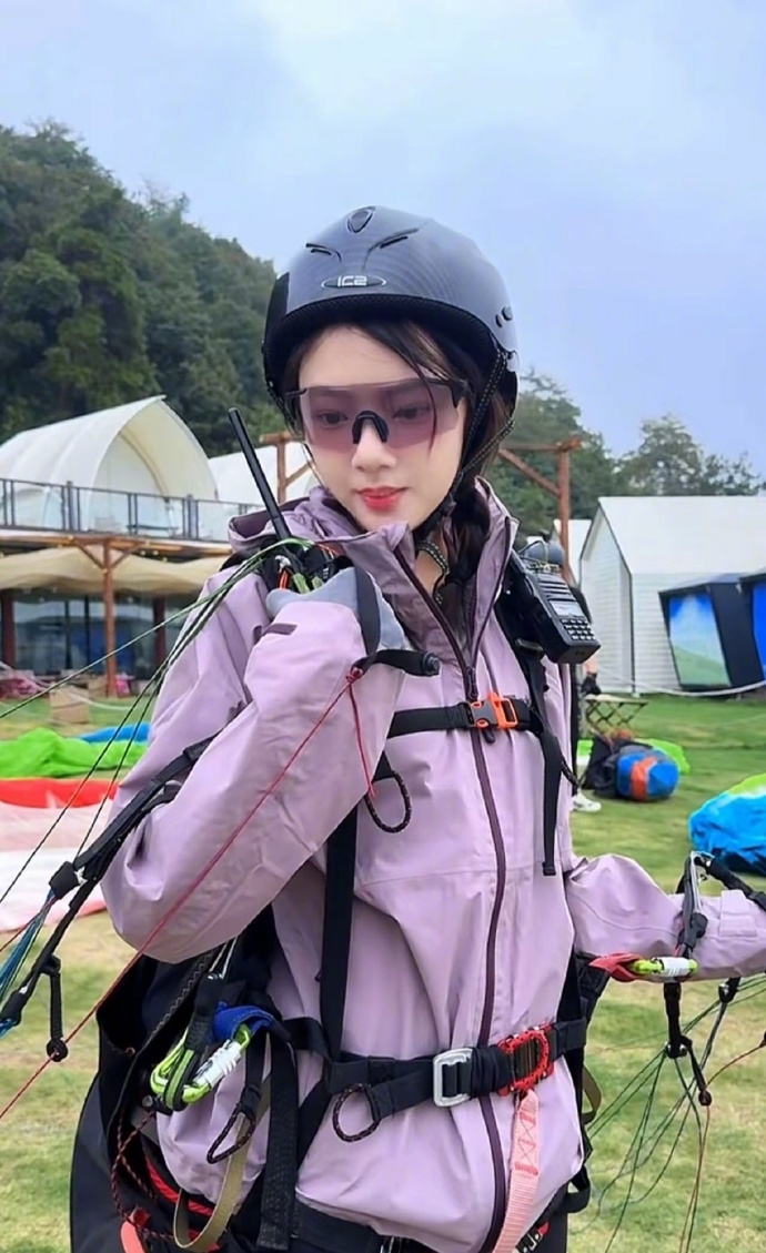 任敏太猛了，生理期第2天穿泳衣南极跳海，网友辣评：无知者无畏