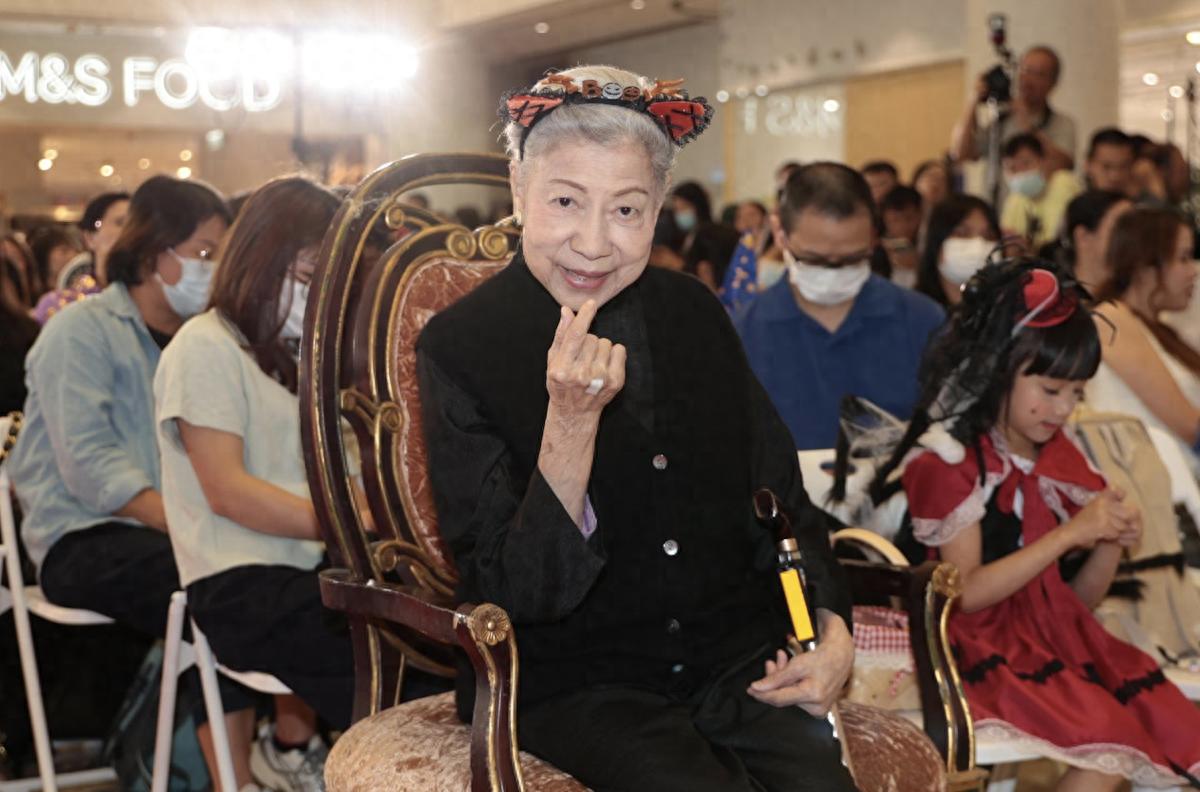 91岁TVB老戏骨被曝低调离巢，已被TVB官网除名，双方合作逾半世纪