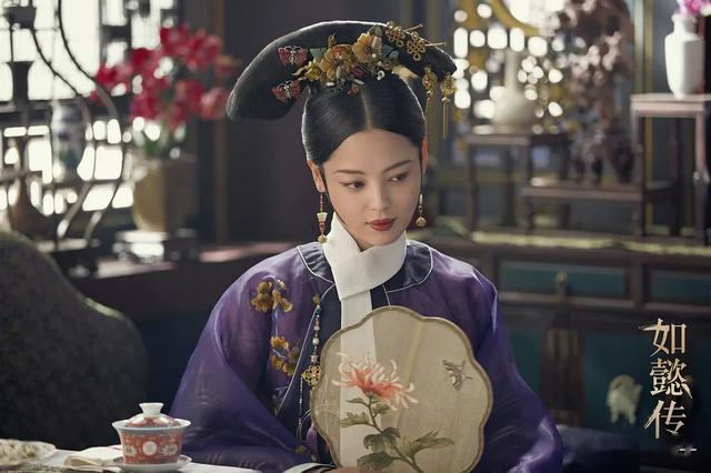 辛芷蕾最新美照:王家卫都拍不够的“狠女人”,曾退学赚钱养家