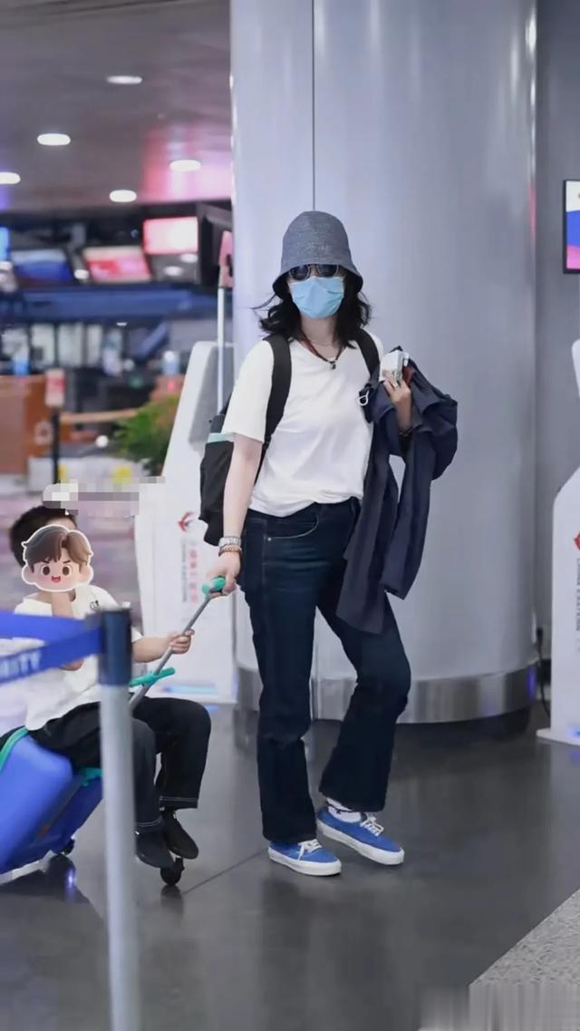 白百何小儿子首曝光,小朋友古灵精怪好可爱,元宝弟弟都这么大了