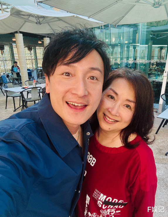 方力申和新婚太太同框合照难得曝光 叶萱容貌清秀颜值不输女艺人