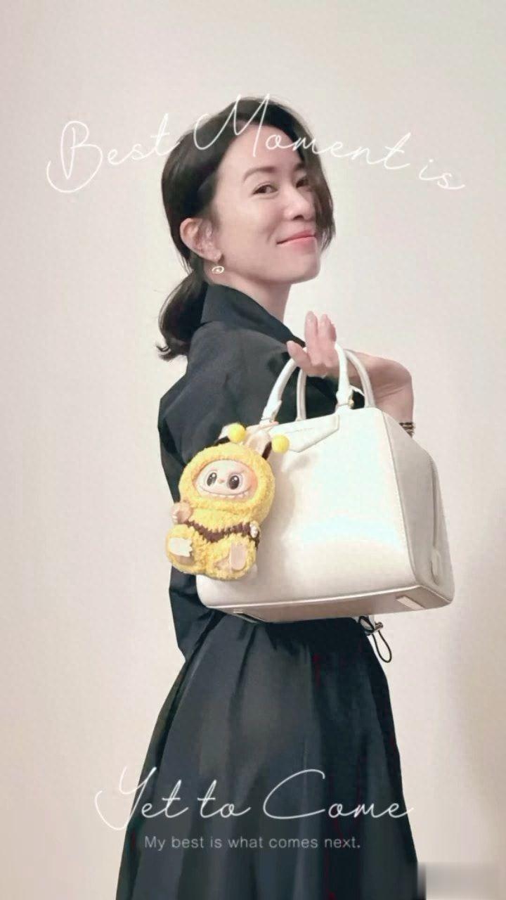 佘诗曼Labubu收藏超惊人，设计师亲自陪同看展！