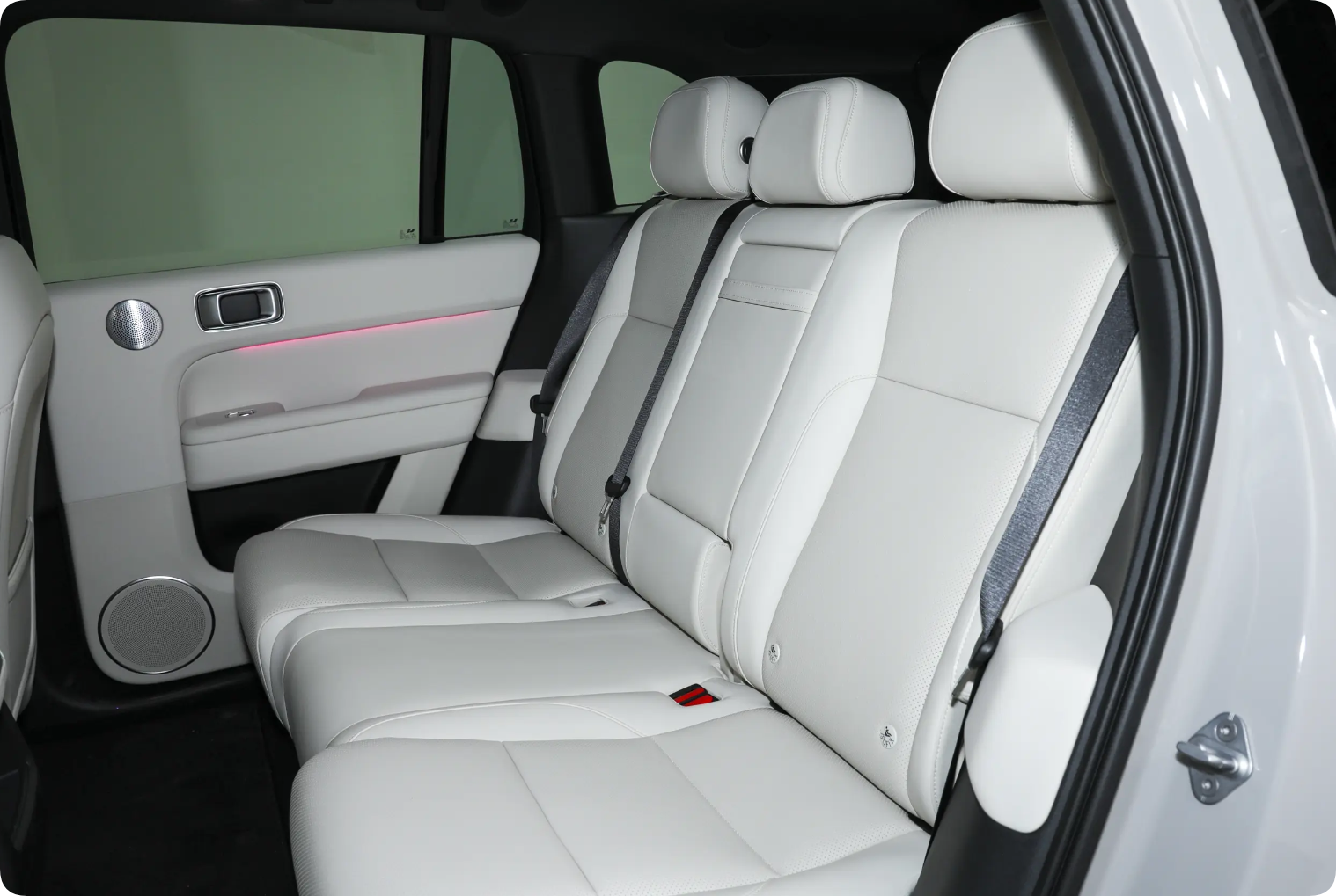理想最便宜的一款SUV，售价24.98万，一箱油跑1390km，比途观实在
