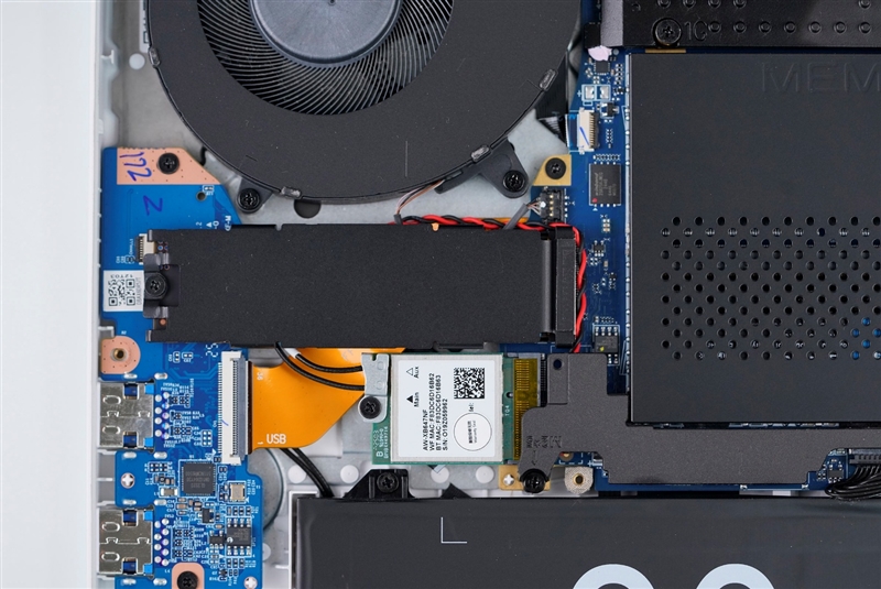 雷神獵刃S評測：萬元游戲本性能出色 長江存儲PC411 SSD寶刀不老